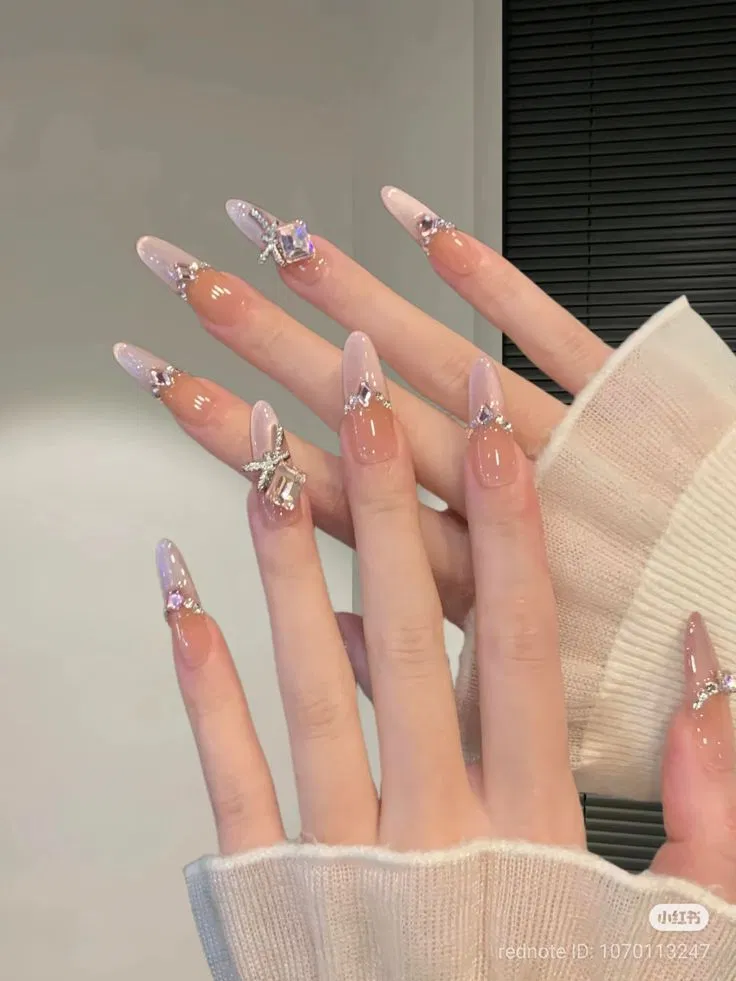 Đổi màu sắc sang hồng nhẹ cùng đá khối