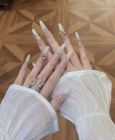 Mẫu nail french đầu móng sang chảnh thanh lịch Mẫu nail french đầu móng sang chảnh thanh lịch