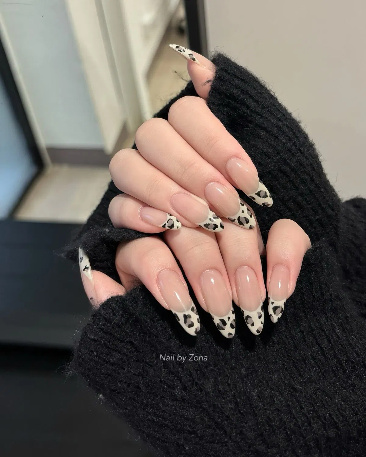 Nếu chán kiểu french cơ bản thì đây là 101 mẫu nail french trendy mà nàng nên thử 2025 mẫu nail french mẫu nail french 2025 mẫu nail french đầu móng mẫu nail french đẹp Mẫu nail french mắt mèo sang chảnh nail french Nail french phong cách Y3K