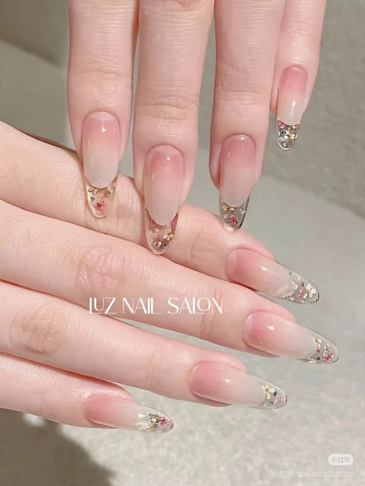 Mẫu nail french xinh xắn lại thanh lịch