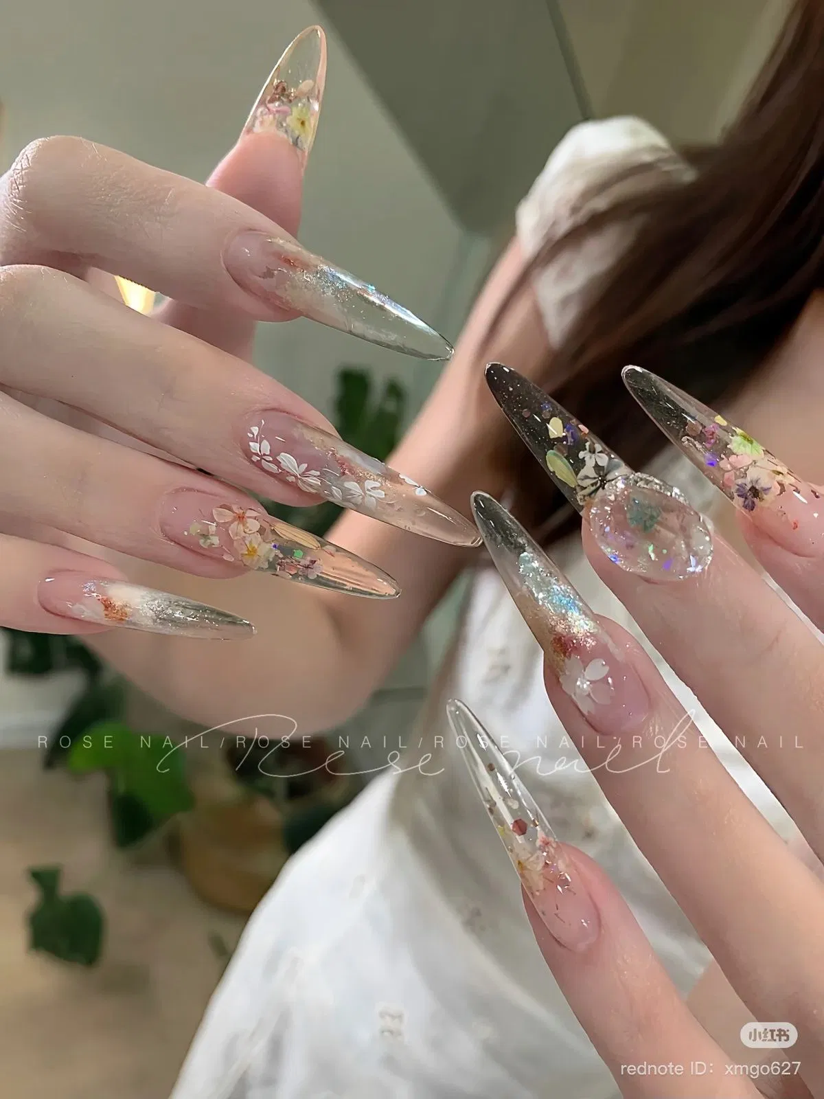 Hiệu ứng Glass French thêm hoa nổi 3D Hiệu ứng Glass French thêm hoa nổi 3D