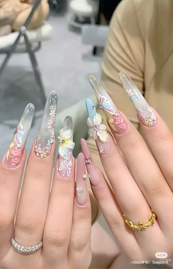 Nail hoa nổi cùng đầu móng french Nail hoa nổi cùng đầu móng french