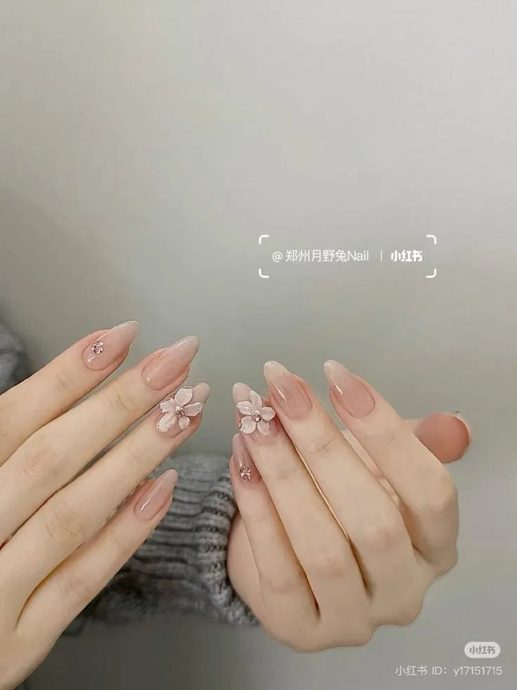Mẫu nail hoa nổi cho ai thích phong cách nhẹ nhàng Mẫu nail hoa nổi cho ai thích phong cách nhẹ nhàng