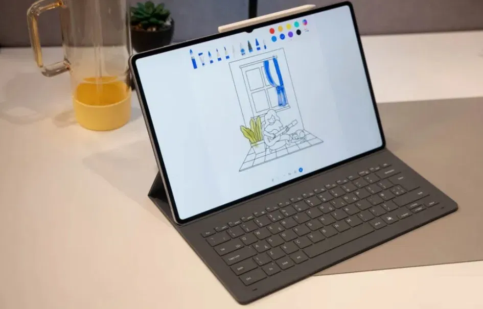 Galaxy Tab S11 Ultra với bàn phím folio và bút S Pen (Ảnh: Internet) Galaxy Tab S11 Ultra với bàn phím folio và bút S Pen (Ảnh: Internet)