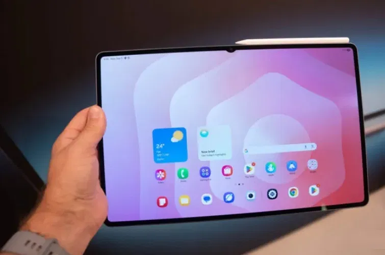 Máy tính bảng Galaxy Tab S11 Ultra hiển thị màn hình chính (Ảnh: Internet)