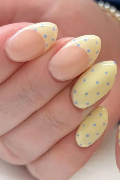 Nail chấm bi màu vàng xinh Nail chấm bi màu vàng xinh