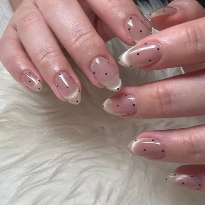 Đẩy mắt mèo ở đầu móng Đẩy mắt mèo ở đầu móng