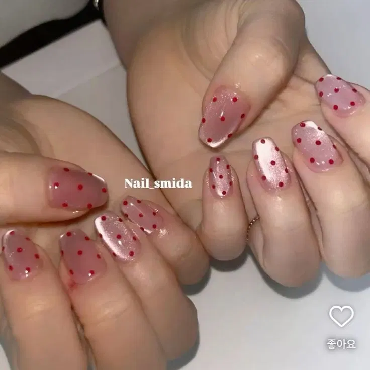 Nail chấm bi nền sơn mắt mèo