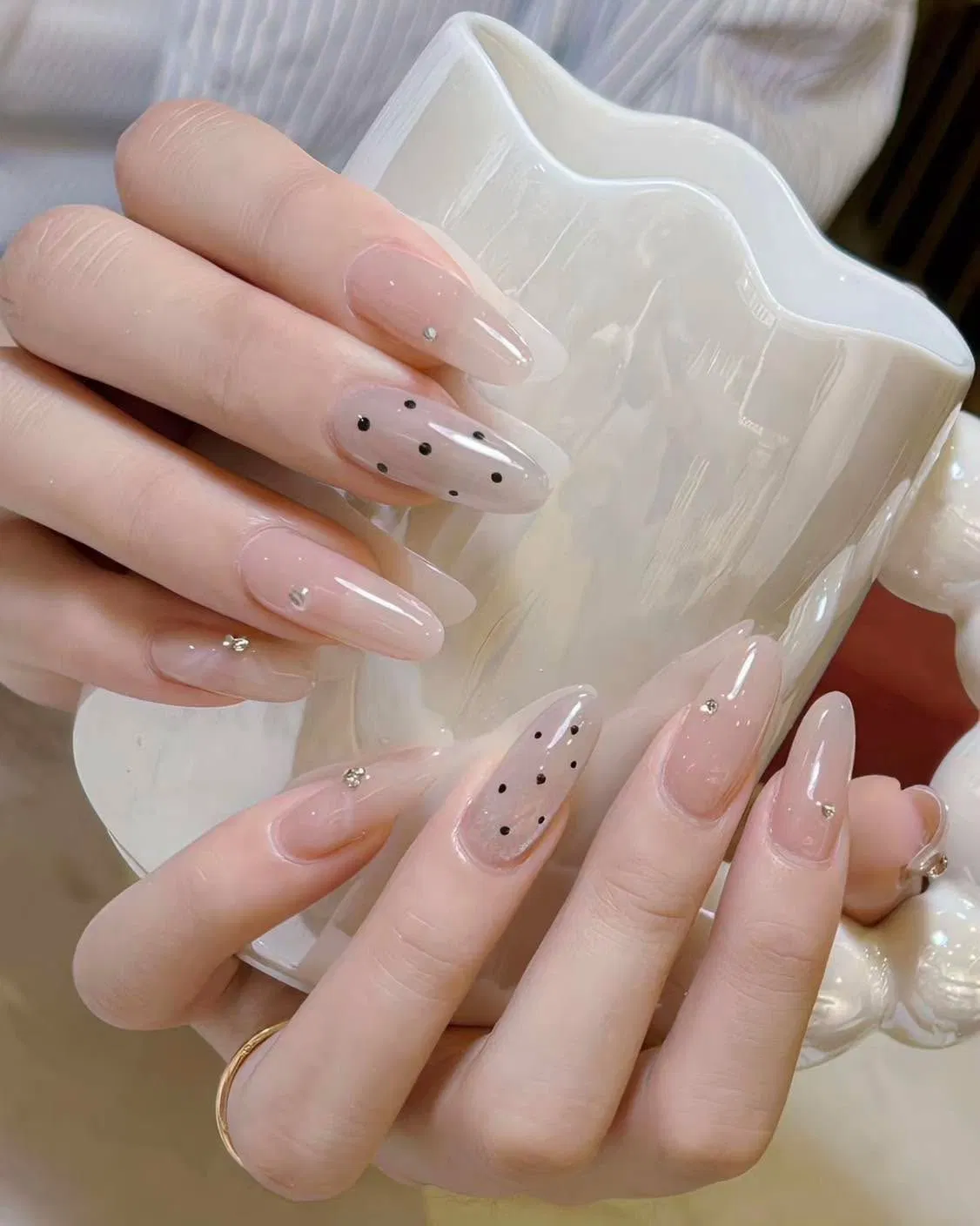 Một chút nhẹ nhàng với móng thon dài