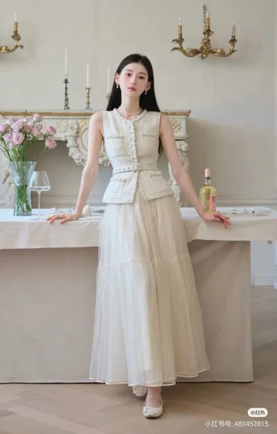 Phối đồ với chân váy dài và áo tweed