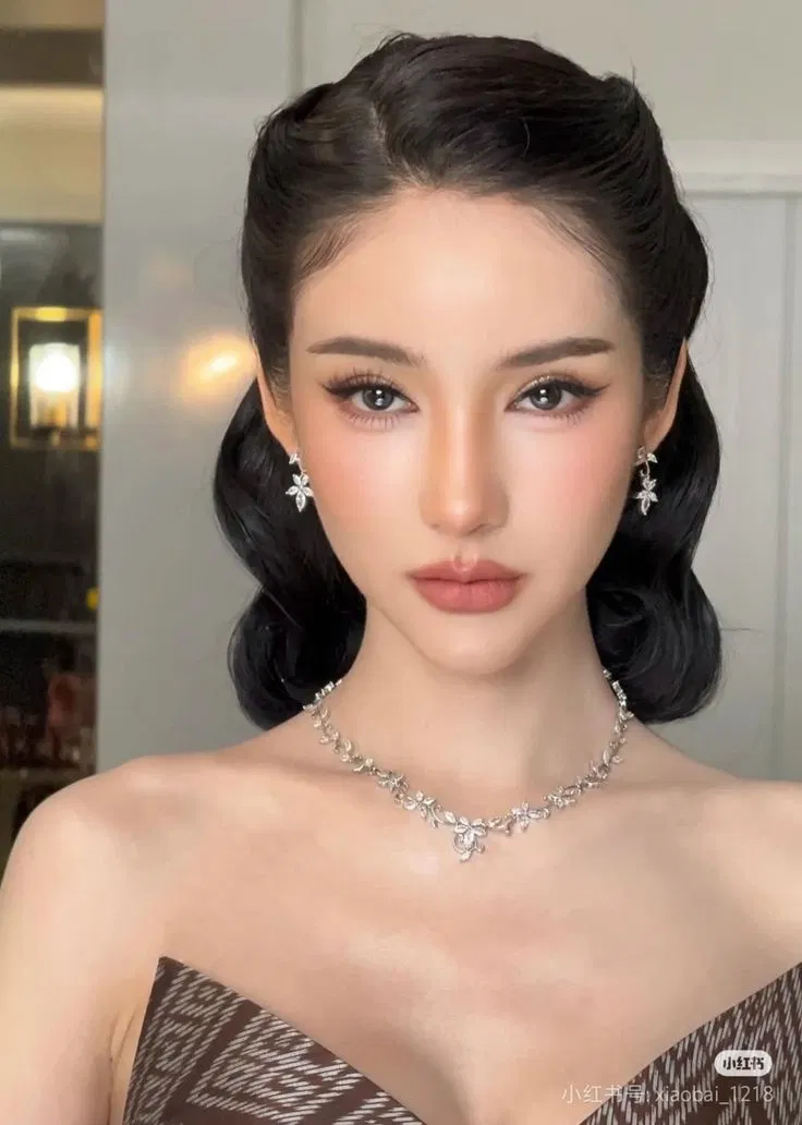 Phối màu má hồng và tạo khối