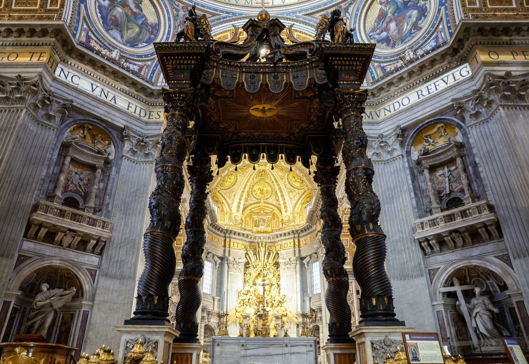Cấu trúc baldacchino do Bernini thiết kế (Ảnh: Internet)
