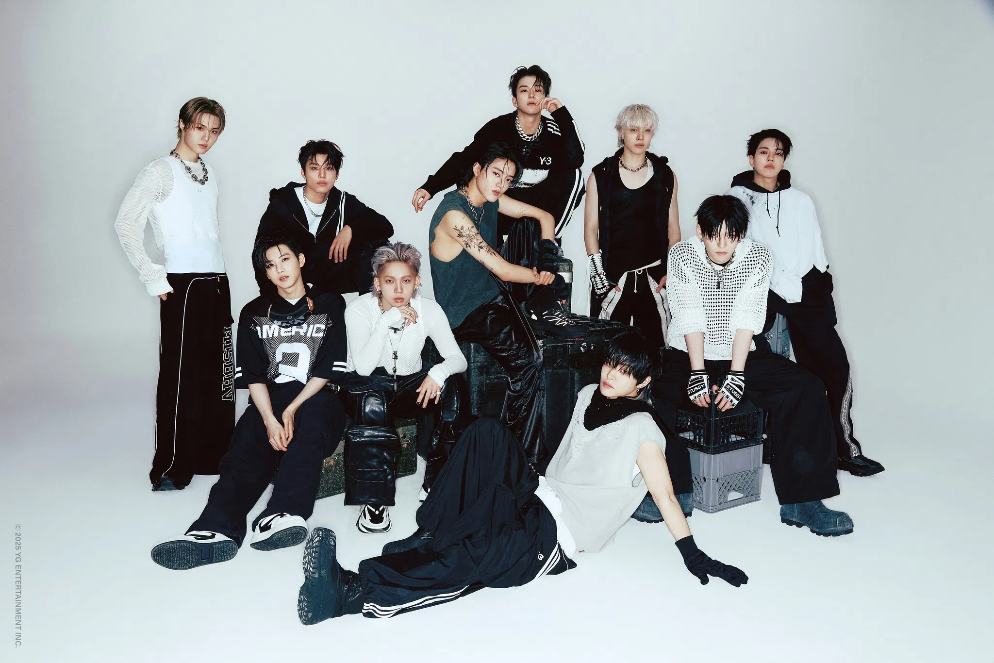 Người hâm mộ TREASURE có cơ hội thưởng thức MV EVERYTHING trước thềm concert (Ảnh: Internet)