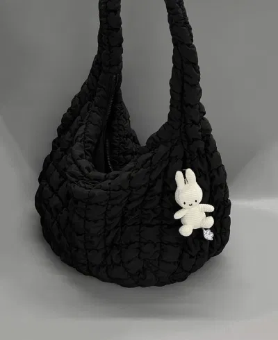 Puffer bag gây ấn tượng nhờ chất liệu