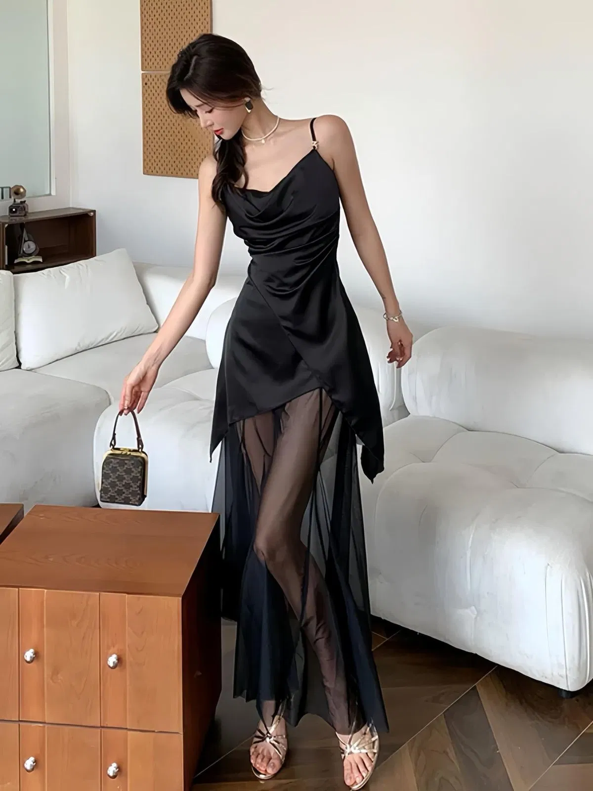 Váy dây liền thân cổ xếp