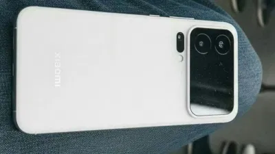 Xiaomi 16 Pro Max với màn hình phụ lớn ở mặt sau (Ảnh: Internet) Xiaomi 16 Pro Max với màn hình phụ lớn ở mặt sau (Ảnh: Internet)