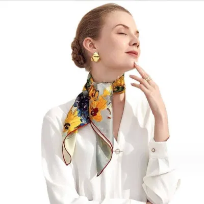 Một chiếc khăn lụa tinh tế có thể biến trang phục đơn giản trở nên cuốn hút ngay lập tức