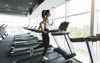 Thoa sữa dưỡng thể trước khi tập luyện