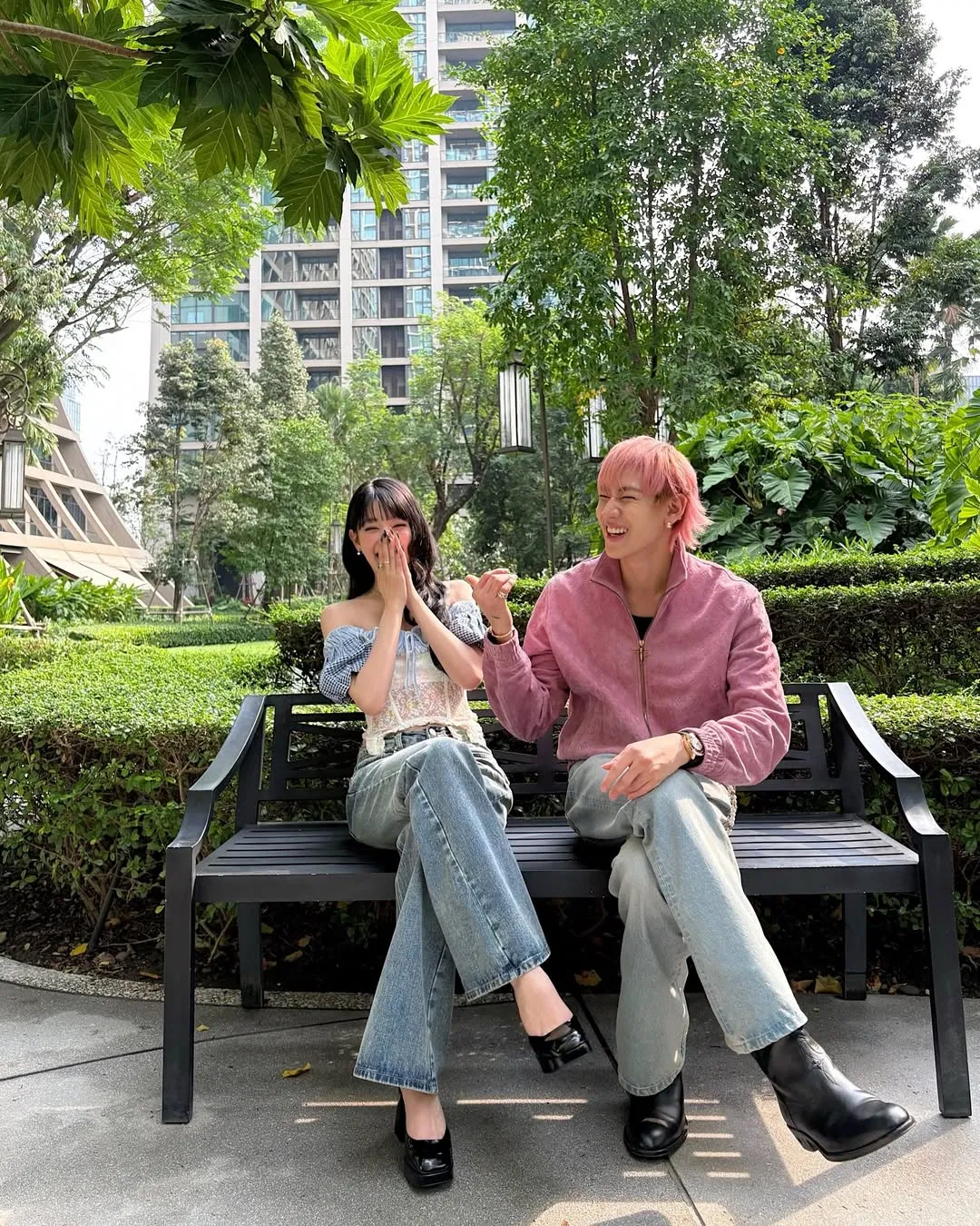 BamBam và Minnie được xem là “cặp bạn quyền lực” của line idol Thái, luôn lan tỏa năng lượng tích cực và tự hào văn hóa quê hương mỗi khi xuất hiện (Ảnh: Internet)