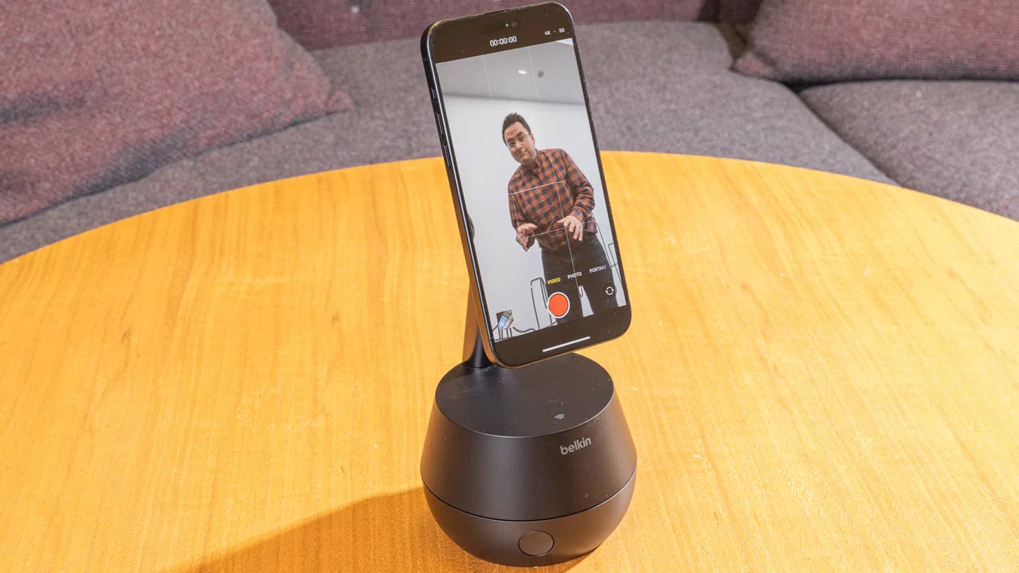 Belkin Auto-tracking Stand Pro Dockkit (Ảnh: Internet)