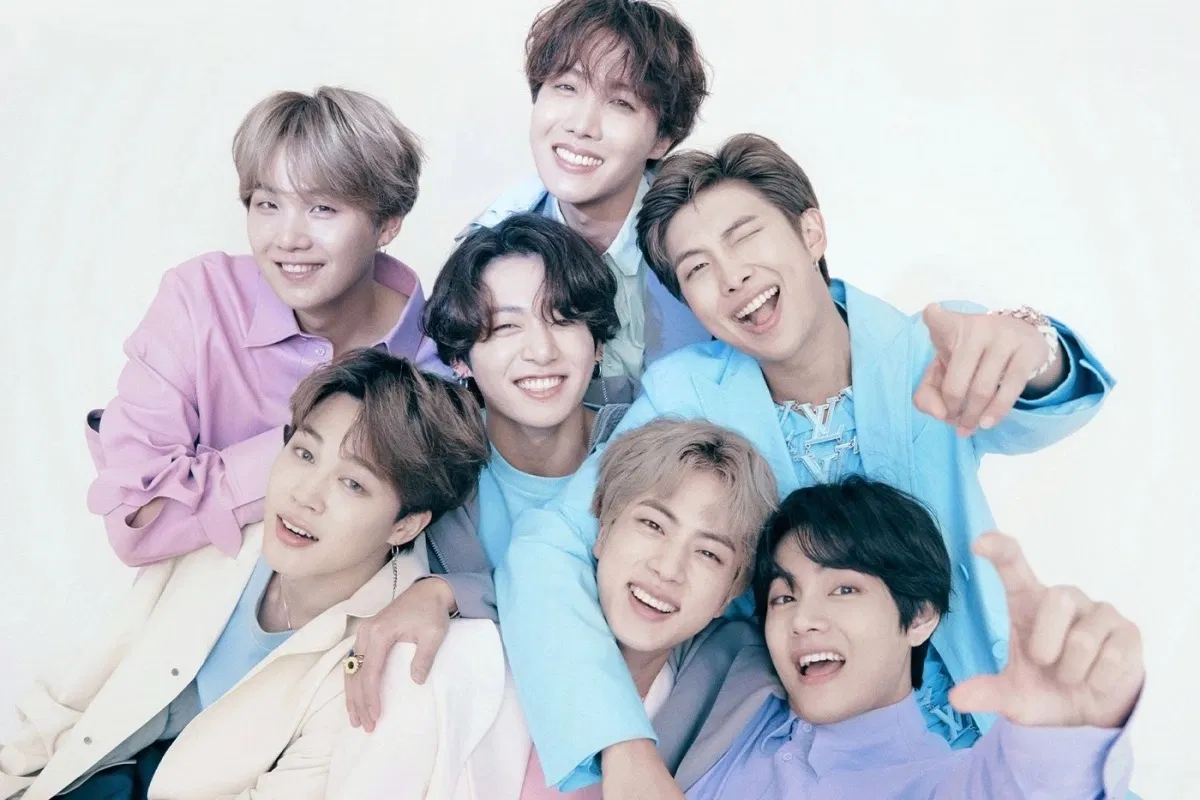 BTS hiện là nhóm nhạc có số tuần góp mặt trên Billboard World Albums nhiều nhất trong lịch sử K-pop, với hơn 10 album từng lọt top kể từ năm 2014 (Ảnh: Internet)