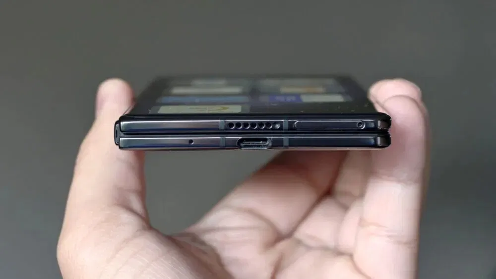 Độ dày của điện thoại màn hình gập vivo X Fold 5 (Ảnh: Internet) Độ dày của điện thoại màn hình gập vivo X Fold 5 (Ảnh: Internet)