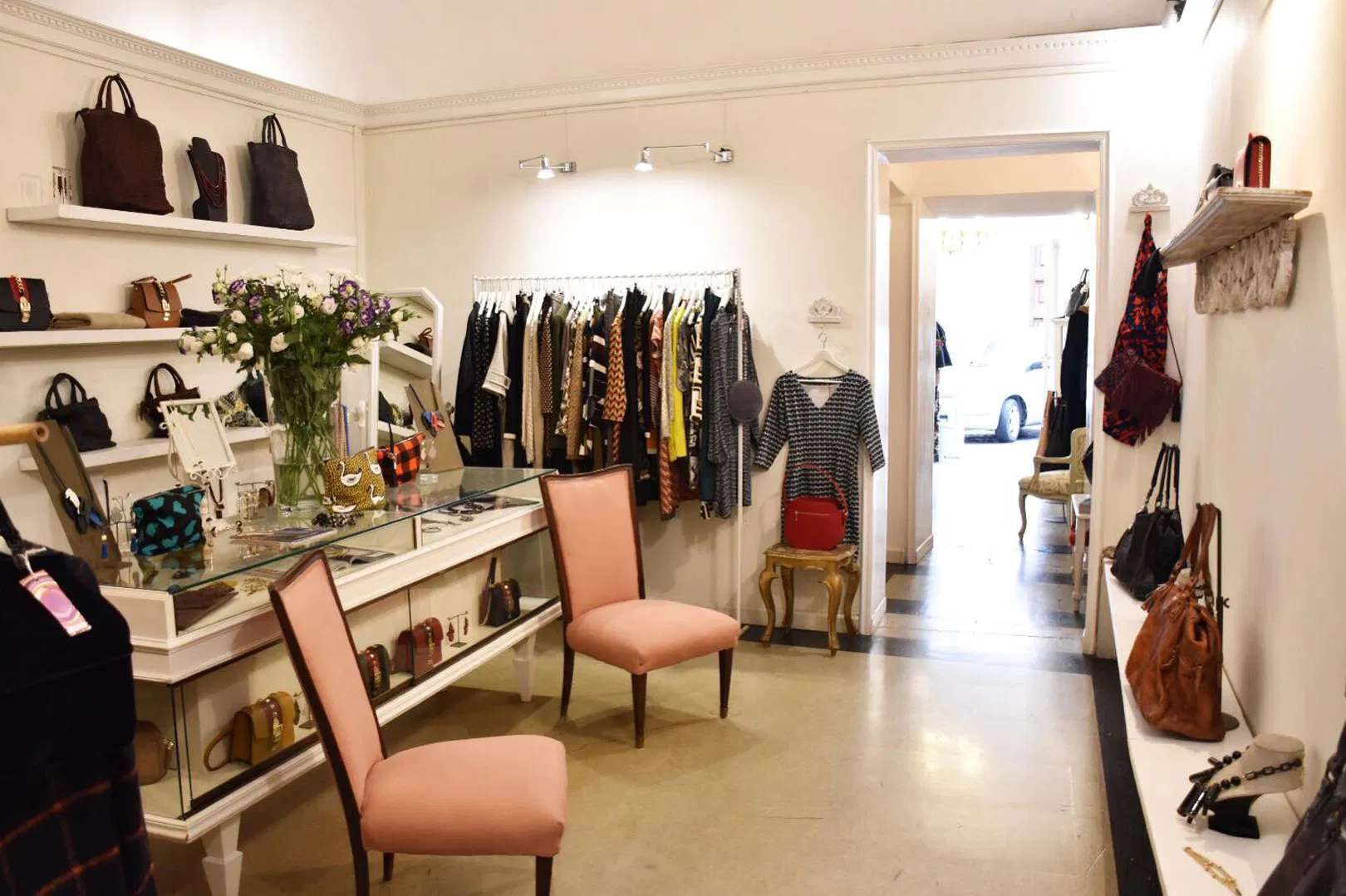 Những cửa tiệm khuất nẻo là "thiên đường mua sắm" tại Rome (Ảnh: Internet)