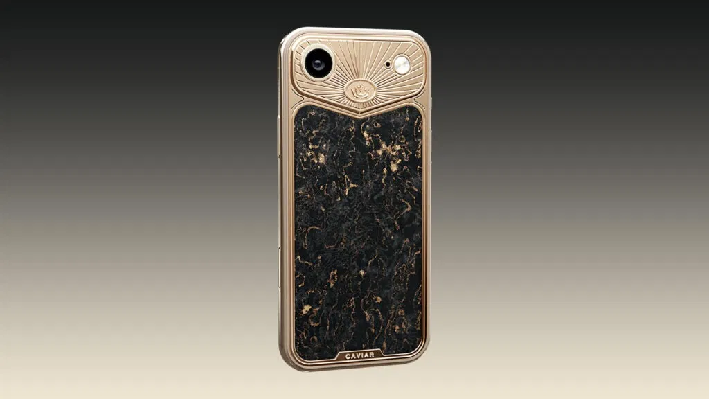 iPhone Air Aureon – phiên bản mạ vàng 24K với thân máy bằng sợi carbon họa tiết đá cẩm thạch, giới hạn chỉ 19 chiếc trên toàn thế giới (Ảnh: Internet)