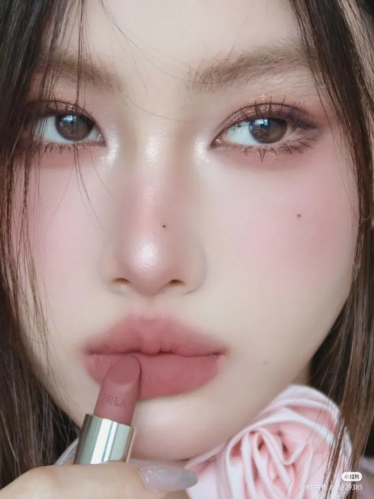 Tông Monochromatic Rosy