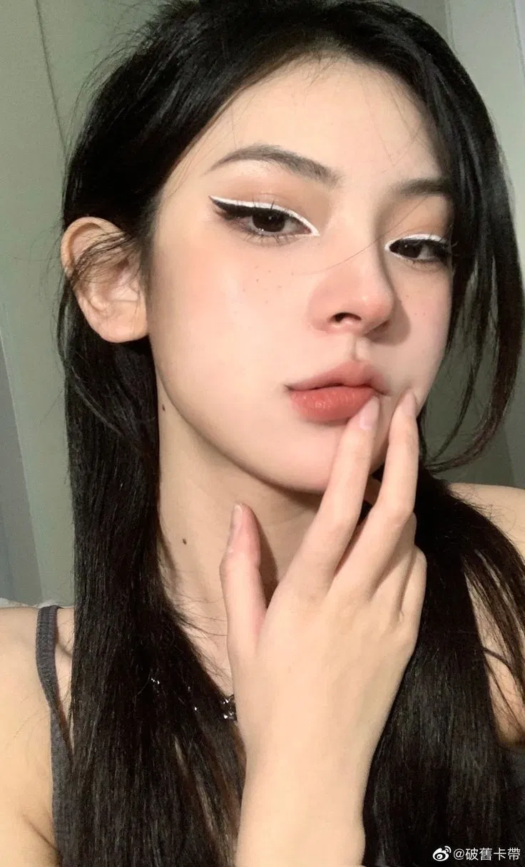 Đường kẻ mắt ấn tượng