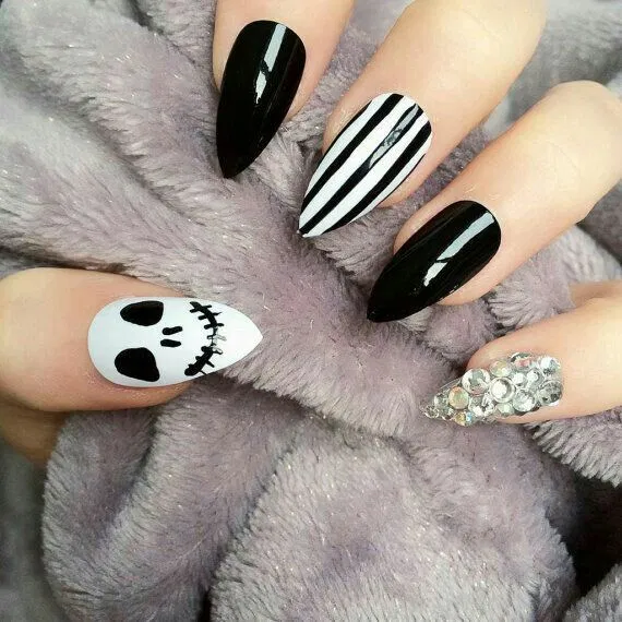 Mẫu nail Halloween ngắn cute (Ảnh: Internet)