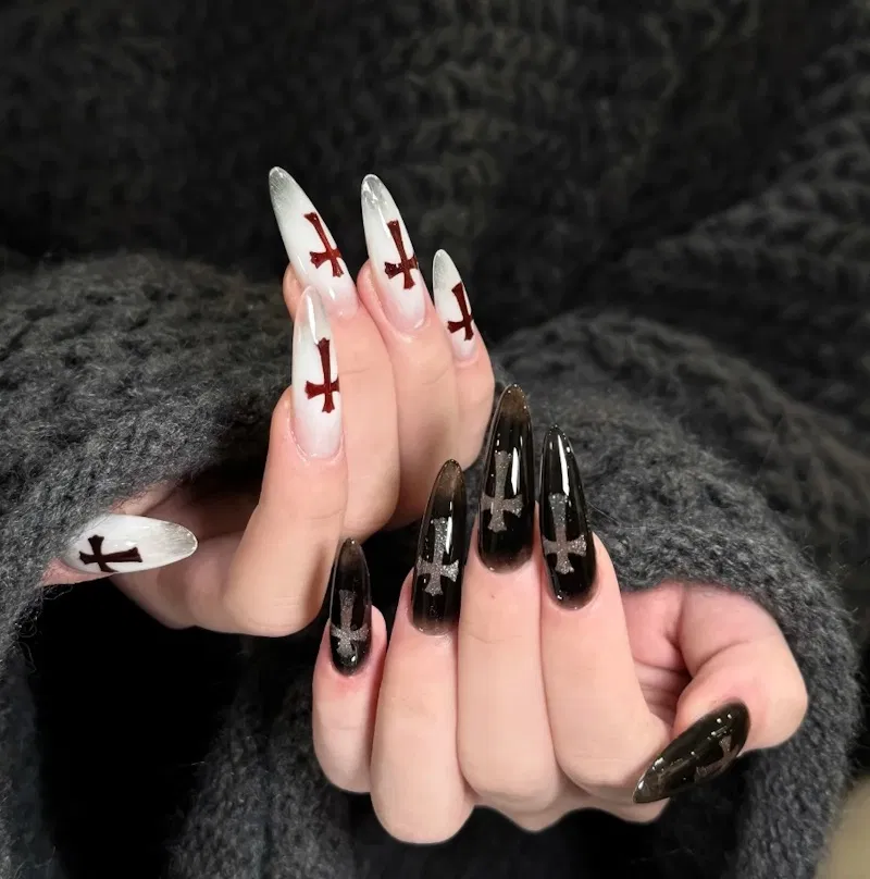 Mẫu nail Halloween đẹp "sang chảnh" quyến rũ (Ảnh: Internet)