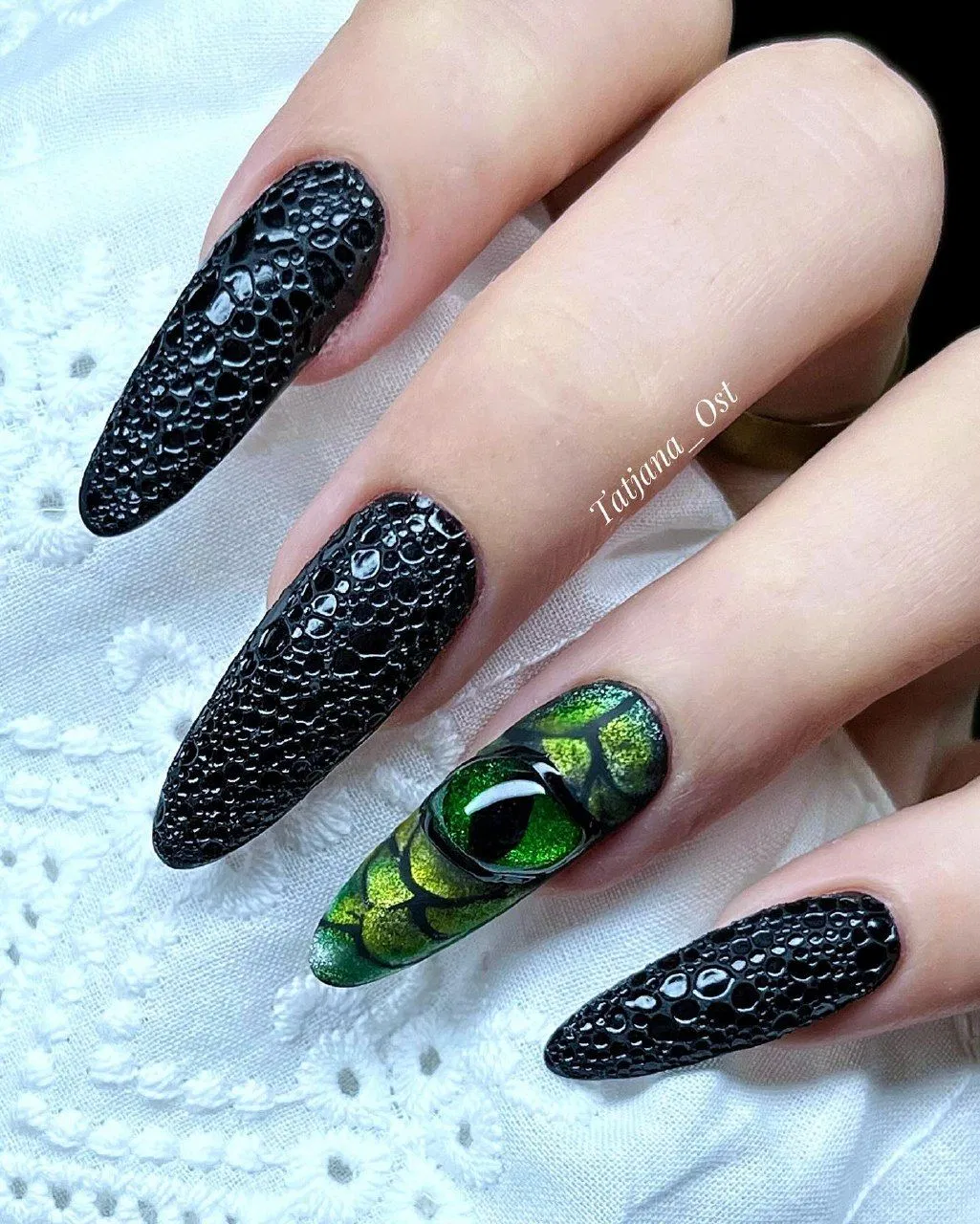 Mẫu nail Halloween đẹp rùng rợn, kinh dị (Ảnh: Internet)