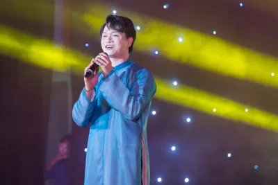 Nghệ sĩ Tuấn Cry sáng tác và trình bày ca khúc Clicking,