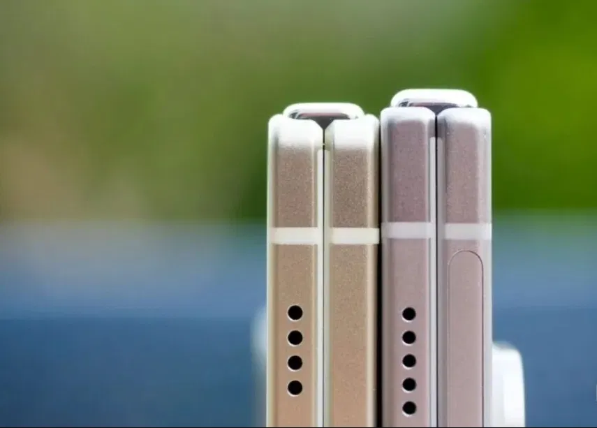 So sánh bản lề gập của Pixel 10 Pro Fold với Pixel 9 Pro Fold (Ảnh: Internet) So sánh bản lề gập của Pixel 10 Pro Fold với Pixel 9 Pro Fold (Ảnh: Internet)