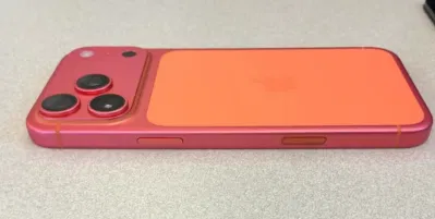 iPhone 17 Pro bị đổi màu (Ảnh: Internet)