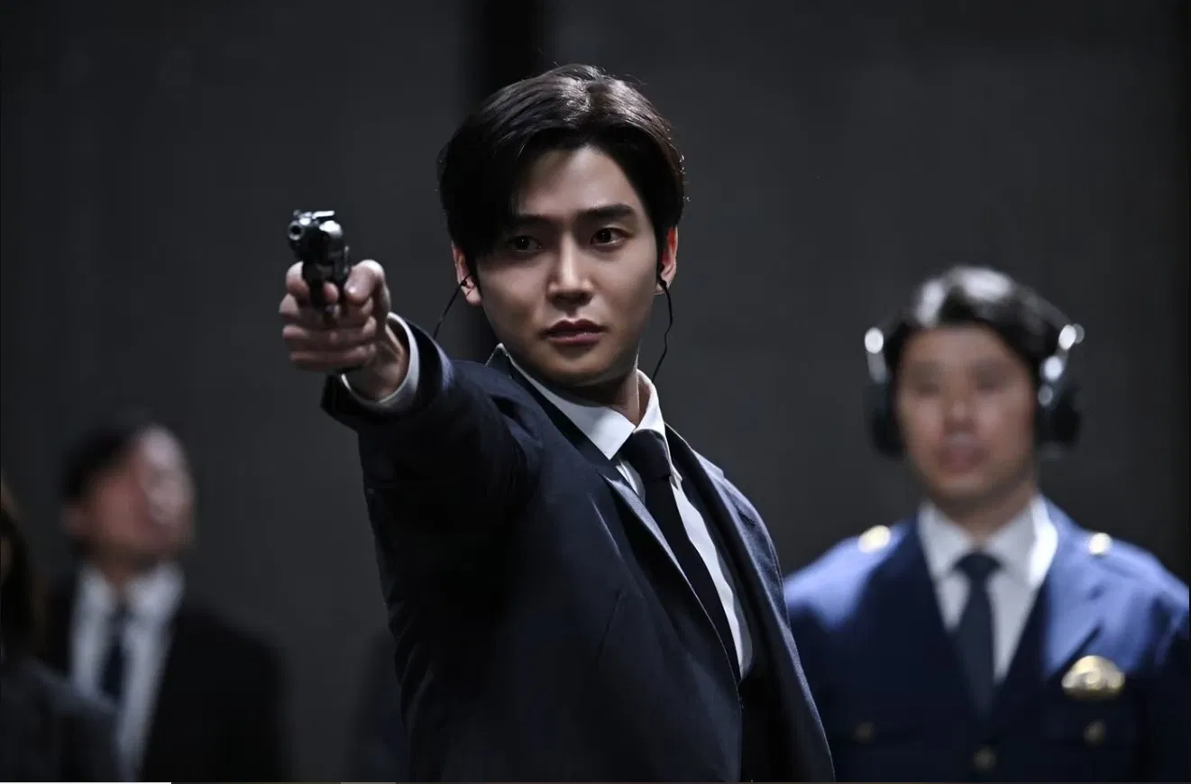 Hình ảnh điệp viên "cực ngầu" của Rowoon trong tác phẩm điện “Last Man - FIRST LOVE -” (Ảnh: Internet)
