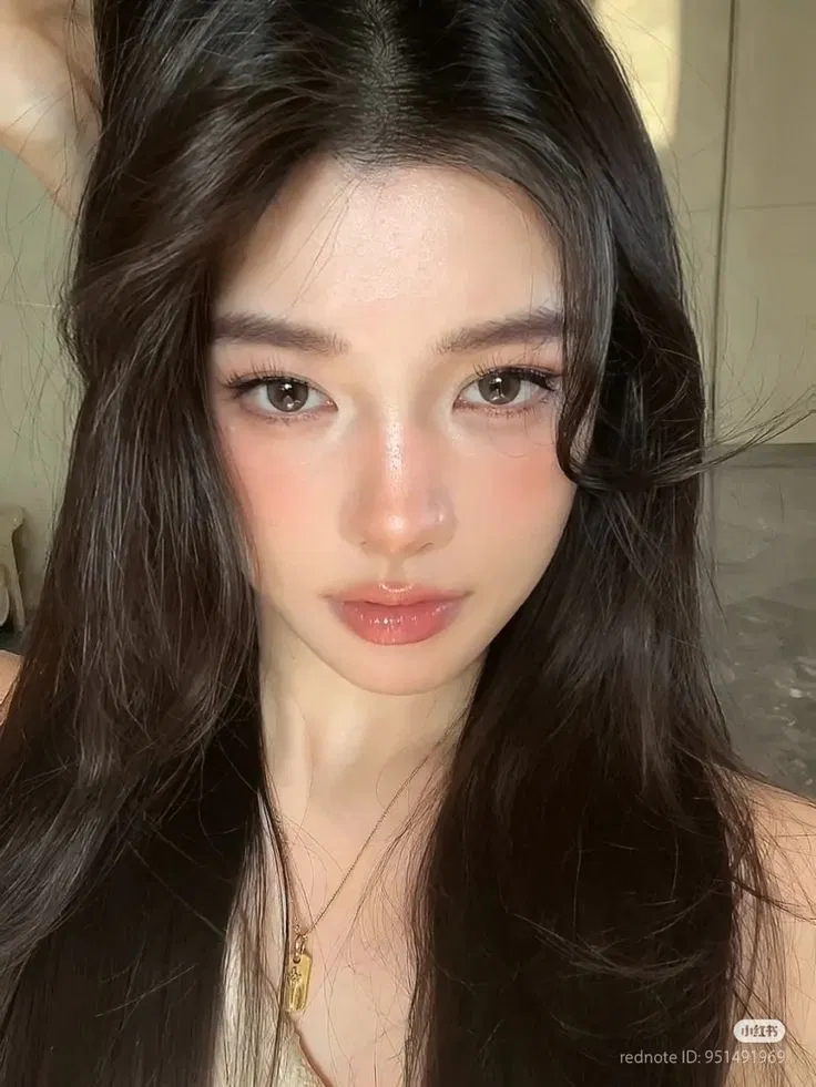 Trang điểm dự sự kiện