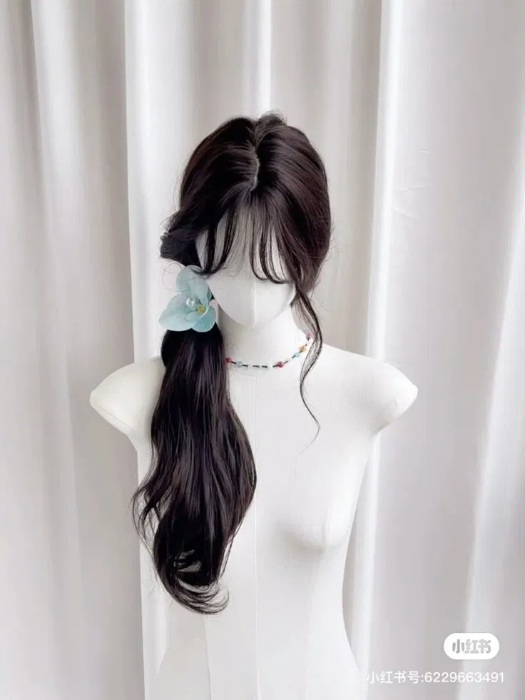 Tạo kiểu cho tóc dài buộc lệch 1 bên