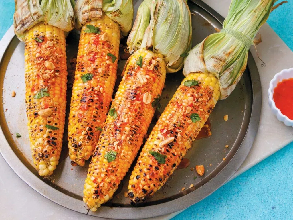 Dù ngon và có nhiều lợi ích, ngô vẫn có thể gây ra một số tác động không mong muốn nếu tiêu thụ quá nhiều hoặc không đúng cách