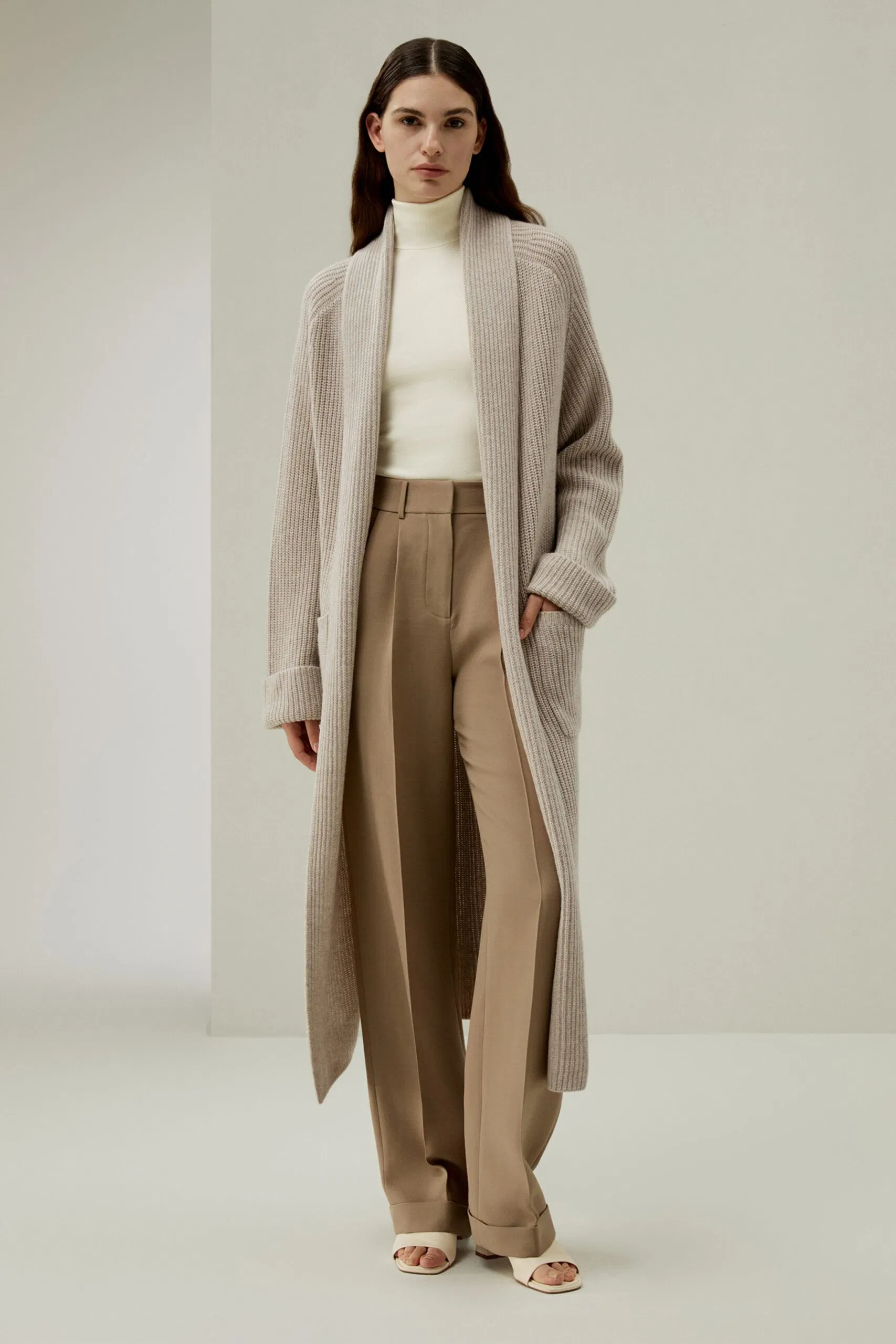 Cardigan dài kết hợp quần ống đứng