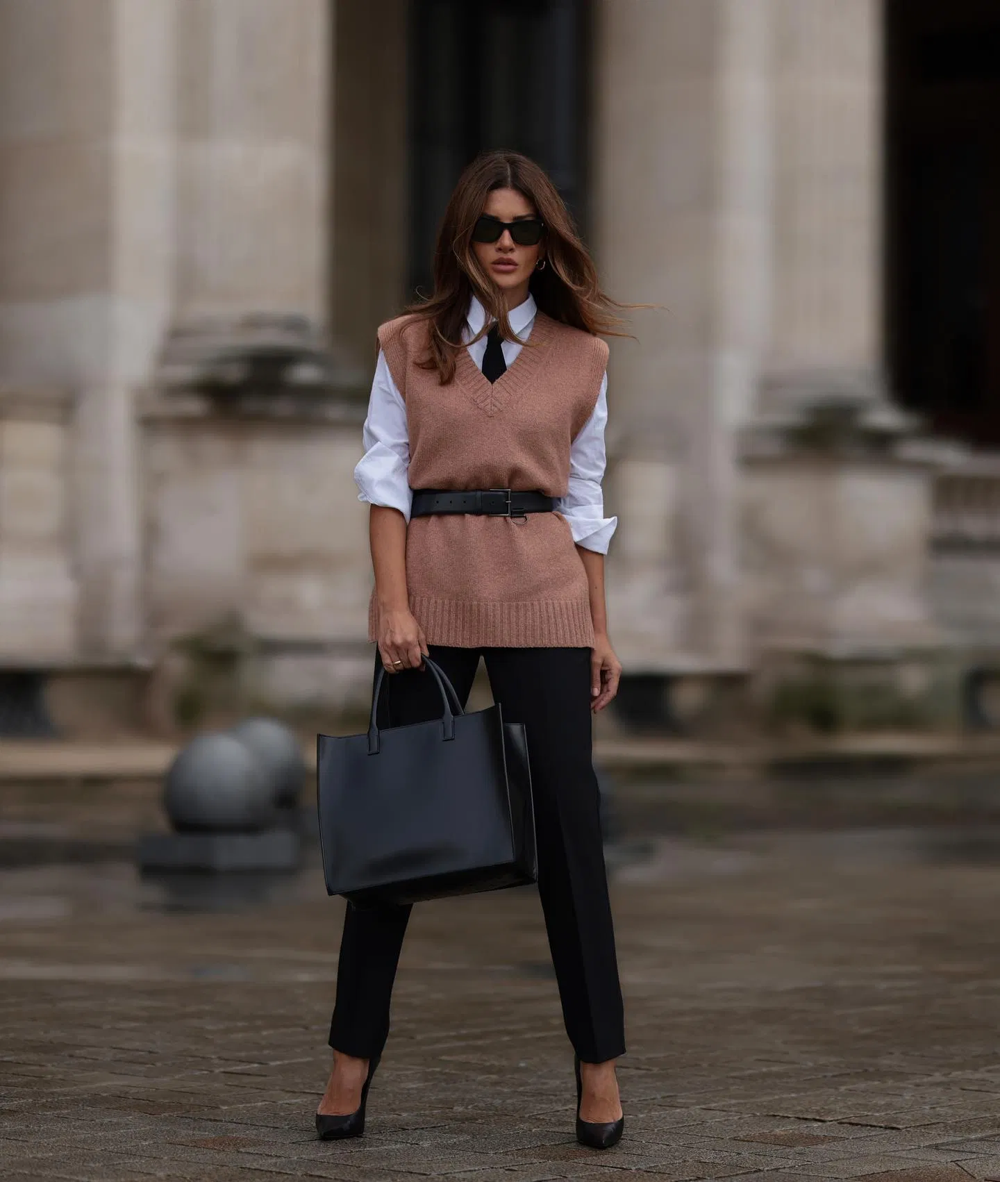 Sơ mi cài nút mặc trong gile len
