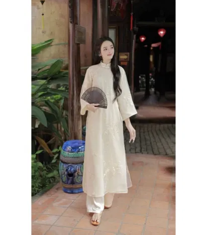 Set bộ áo dài cách tân dáng suông thêu hoa