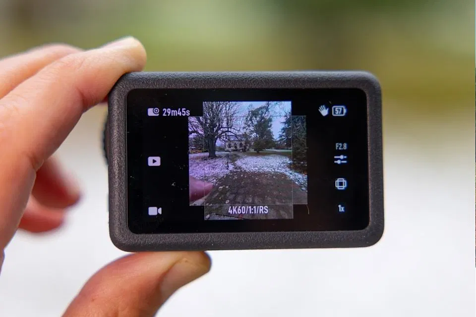 Định dạng vuông "Tùy chỉnh" của DJI Osmo Action 6 được hiển thị với đường lưới được bật (Ảnh: Internet)