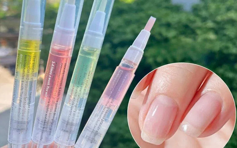 Dưỡng ẩm và bảo vệ móng từ bên ngoài