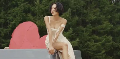 Hwasa có một năm thành công với “Good Goodbye" (Ảnh: Internet)