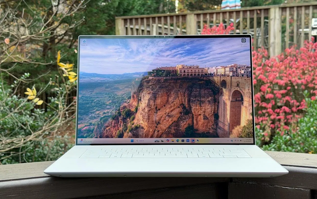Laptop Dell 16 Premium (Ảnh: Internet)