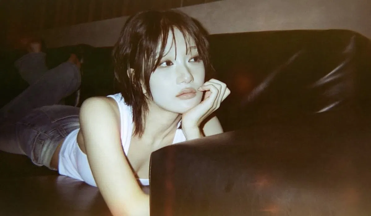 Lee Seo Yeon trong bộ ảnh teaser cho album solo đầu tay dưới trướng H1GHR MUSIC, xuất hiện với kiểu tóc ngắn thời thượng và phong cách trưởng thành. Hình ảnh này đánh dấu sự chuyển mình của cô sang dòng nhạc R&B và hip-hop hiện đại (Ảnh: Internet)