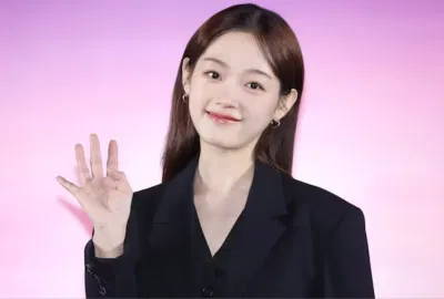 Vai diễn mới của Lee You Mi được khen ngợi nhờ khả năng nhập vai cực đoan, thể hiện trauma và sự kiên cường một cách đáng kinh ngạc. Đây cũng là lý do cô tiếp tục được xem là một trong những nữ diễn viên tài năng và dũng cảm nhất Hàn Quốc (Ảnh: Internet)