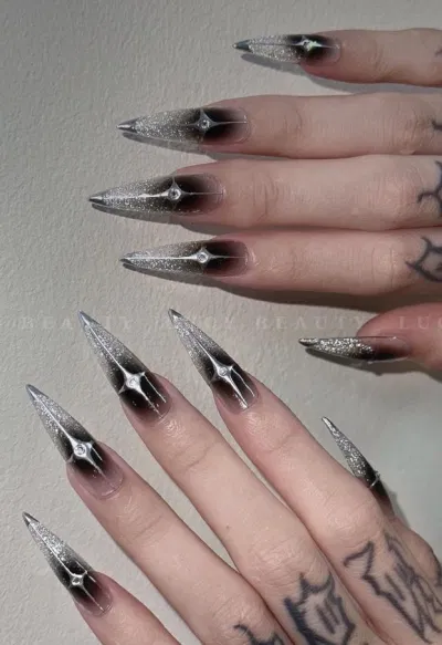 Nail nhũ bạc nền đen Nail nhũ bạc nền đen